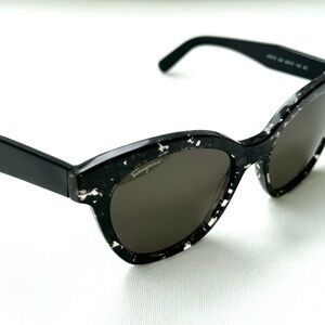 SALVATORE FERRAGAMO cateye sunglasses SF877S 006 54